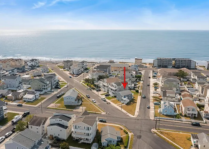 Spectacular 3 Bedroom Condo One Block To The Beach