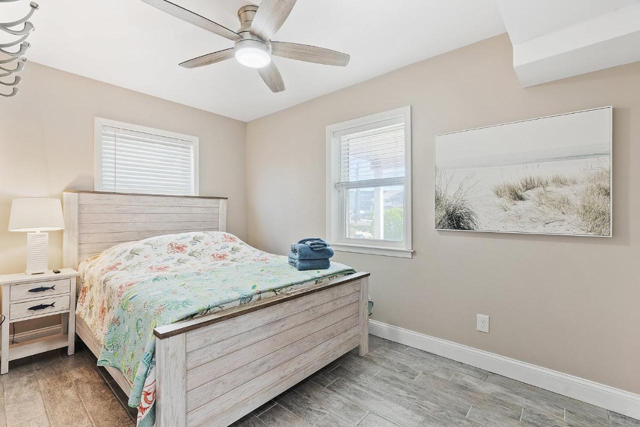 Spectacular 3 Bedroom One Block To The Holiday home