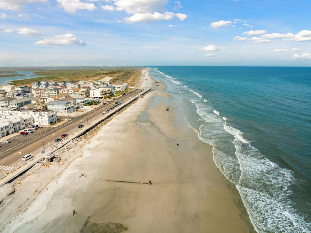 Hébergement de vacances Spectacular 3 Bedroom One Block To The *